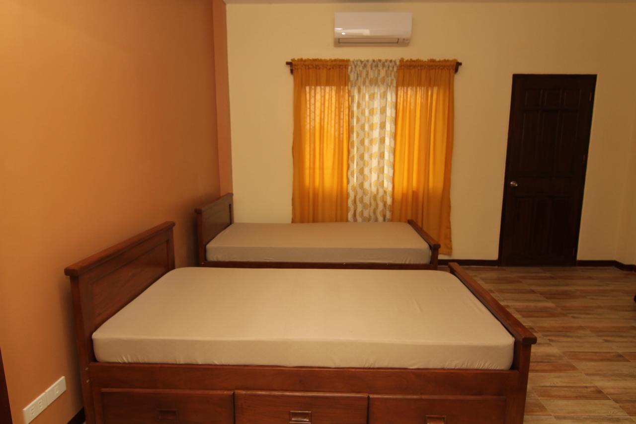 מלון Dumaguete City Charos Dormitel מראה חיצוני תמונה